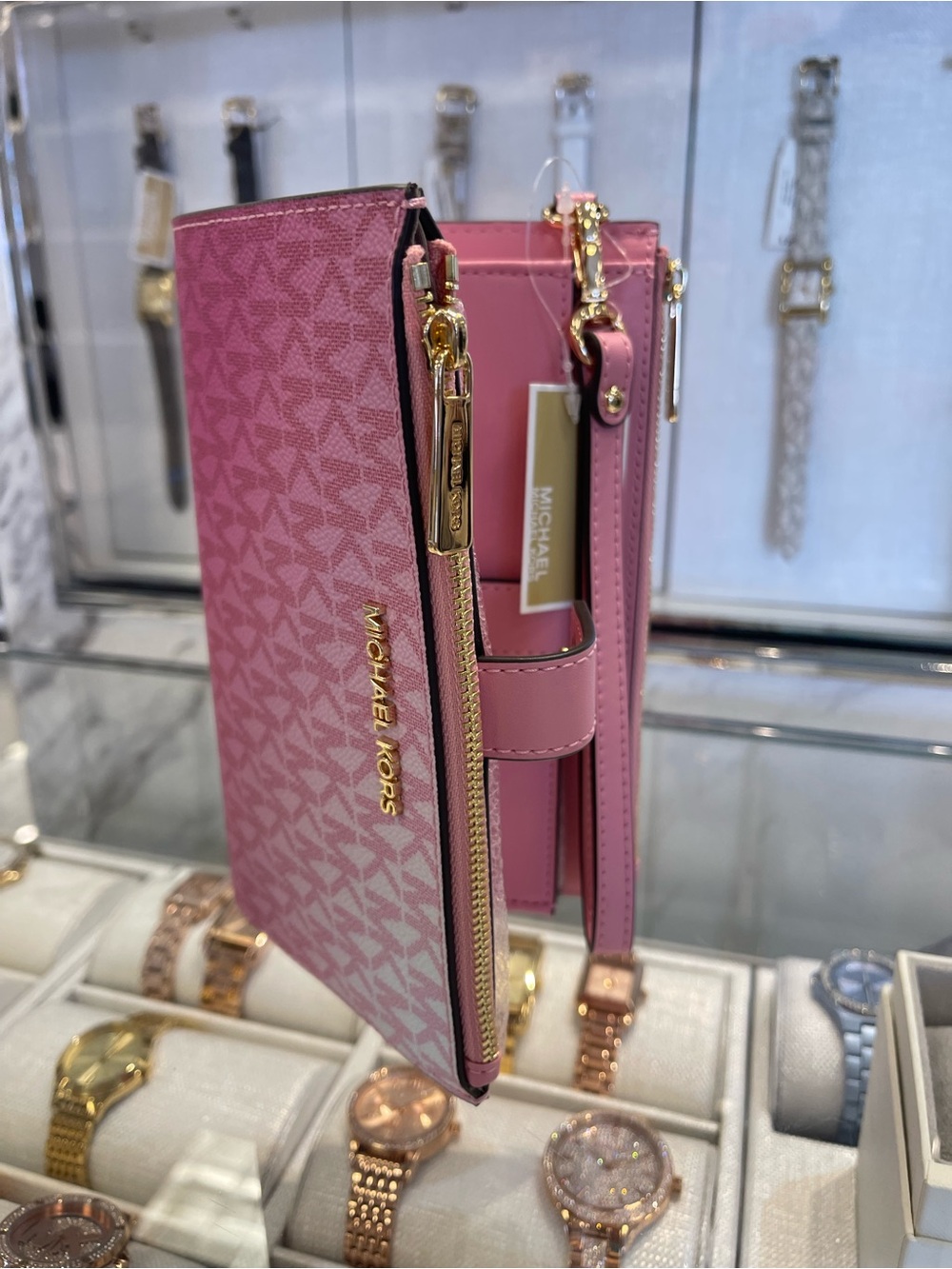 MICHAEL KORS JST Lg Double Zip Ombré Signature Logo Wristlet Phone
Carnation
NWT - Picture 15 of 16